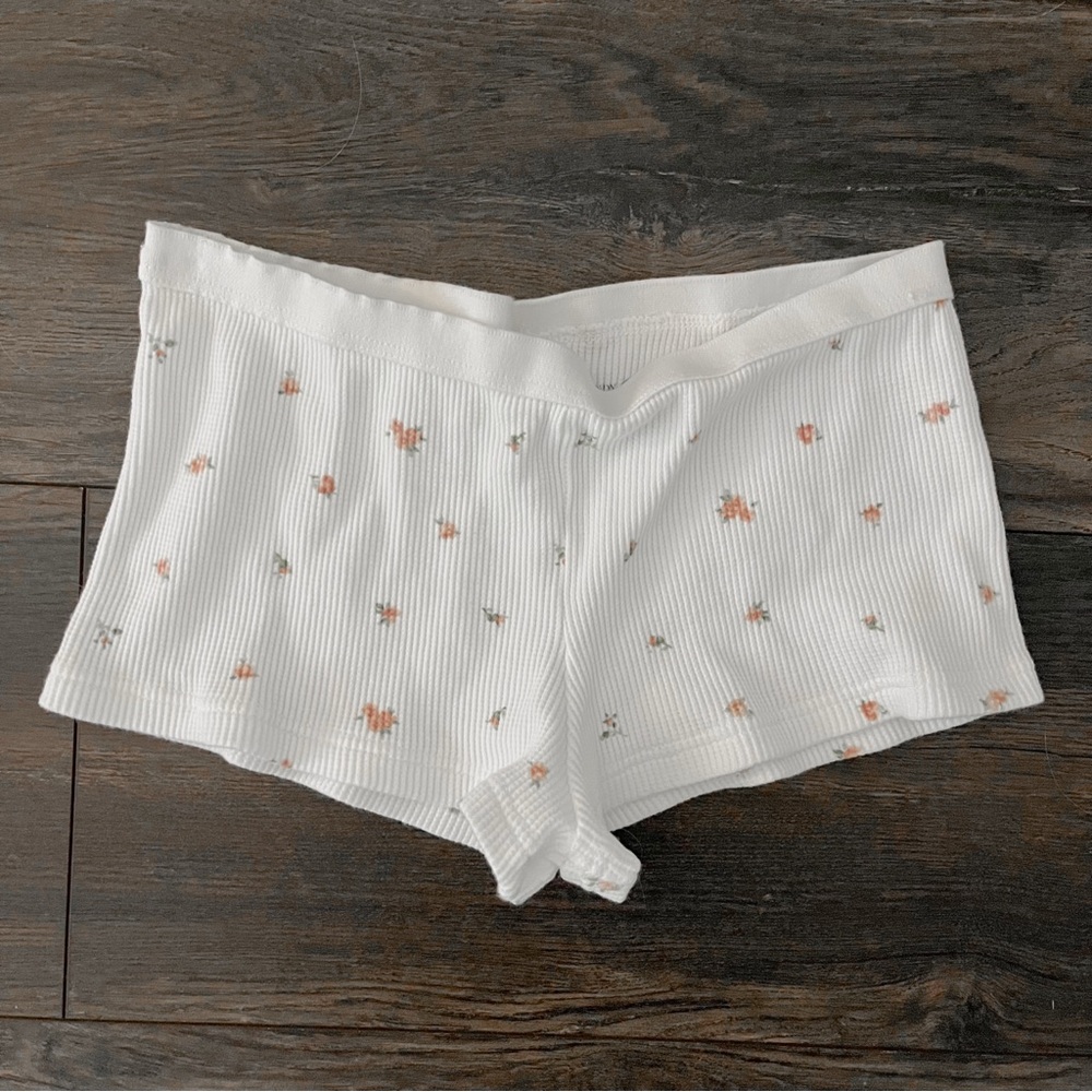 Brandy Melville White Floral Waffle Shorts - Picture 1 of 3